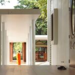 Promenade / Maison à Phetchabun, Thaïlande par Ekar Architects, jacquin couvreur