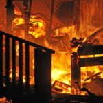 Un incendie criminel présumé d&rsquo;un chalet non assuré détruit la maison de rêve de la famille, jacquin couvreur