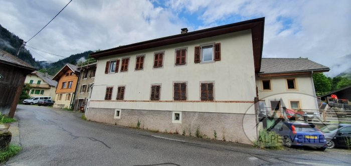 Maison individuelle de 6 chambres à vendre en Rhône-Alpes, Haute-Savoie, Saint Jean D&rsquo;aulps, France, jacquin couvreur